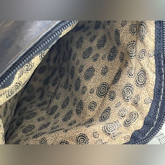 Vintage Black Leather Embossed Crossbody Handbag - Picture 8 of 10